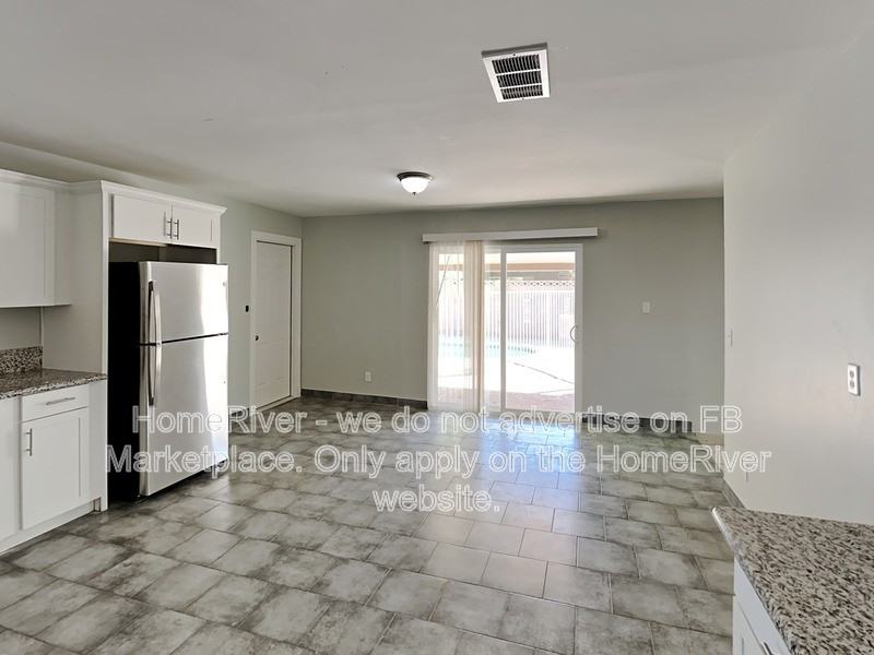 4631 W Claremont St - Photo 6 of 29
