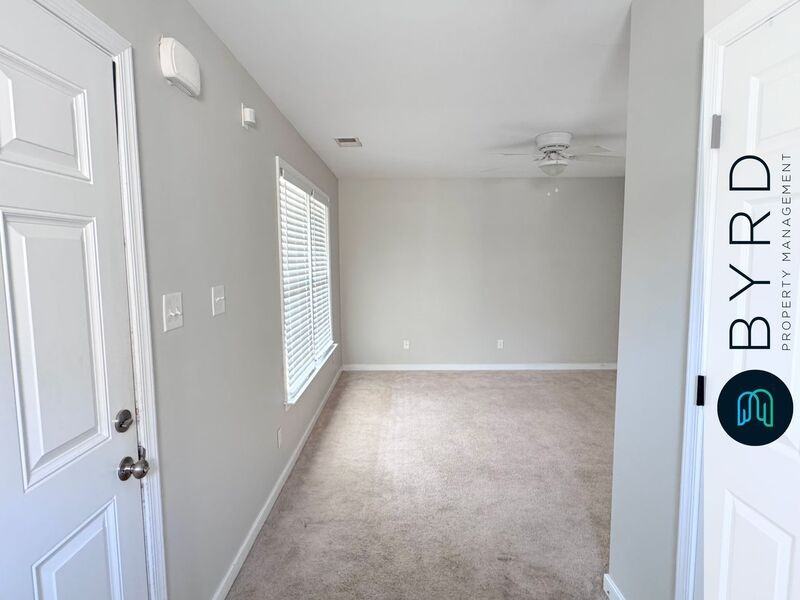 115 E 14th St #1 - Photo 3 of 26