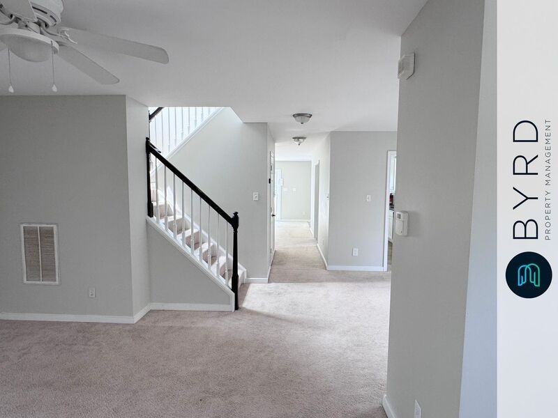 115 E 14th St #1 - Photo 5 of 26