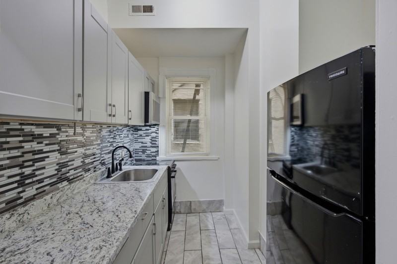 1409 Mcculloh St - Photo 5 of 19