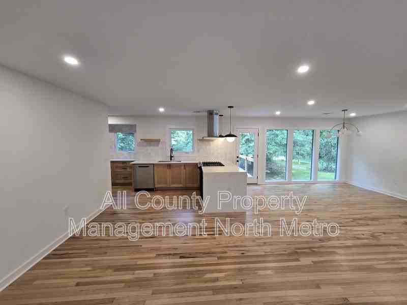 4335 King Springs Rd Se - Photo 4 of 24