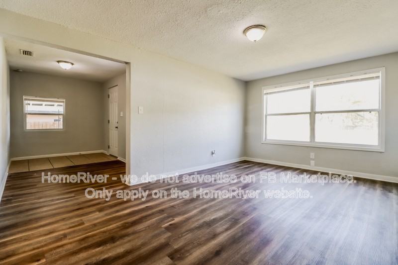 1322 W Hiawatha St - Photo 3 of 17