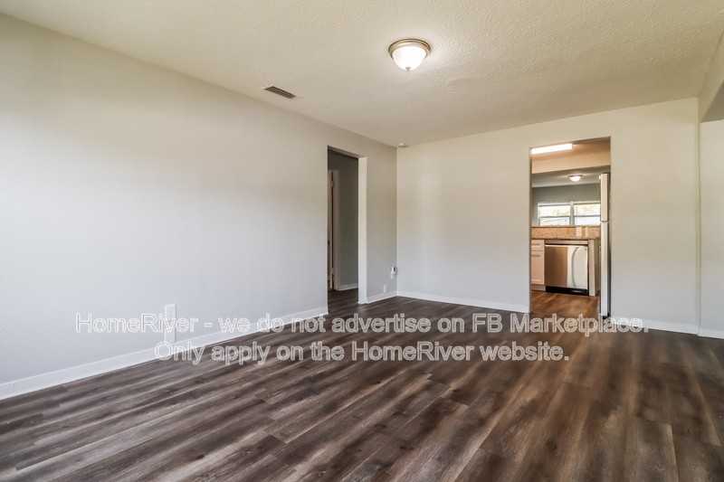 1322 W Hiawatha St - Photo 4 of 17
