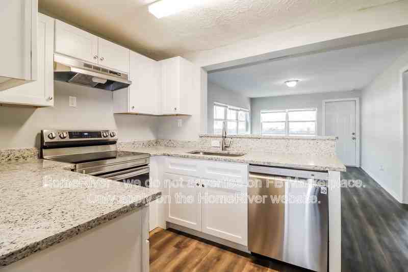 1322 W Hiawatha St - Photo 6 of 17