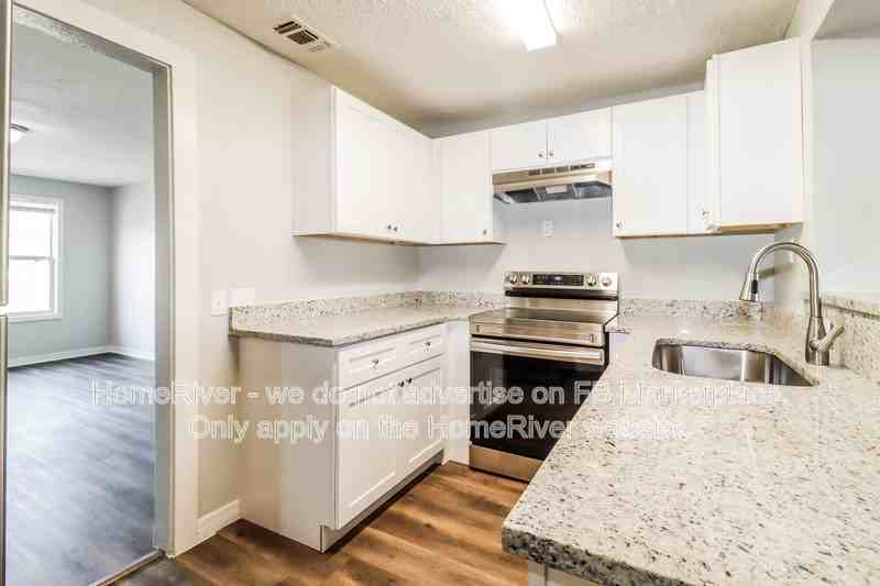 1322 W Hiawatha St - Photo 7 of 17