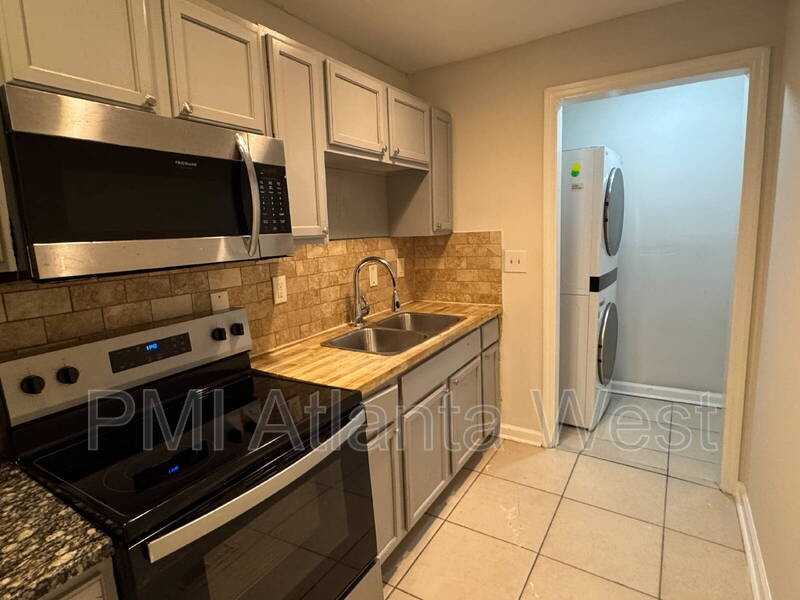 1796 Spring Ave - Photo 5 of 7