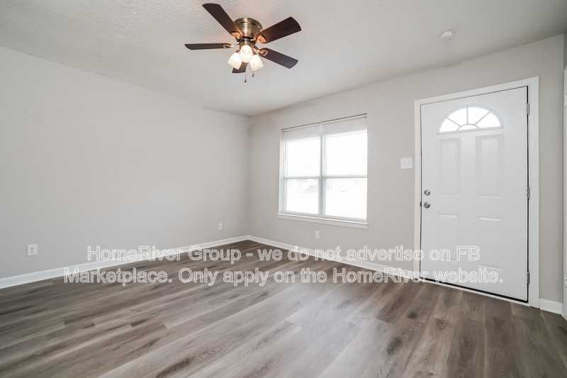 3175 Mayfair Dr - Photo 4 of 16