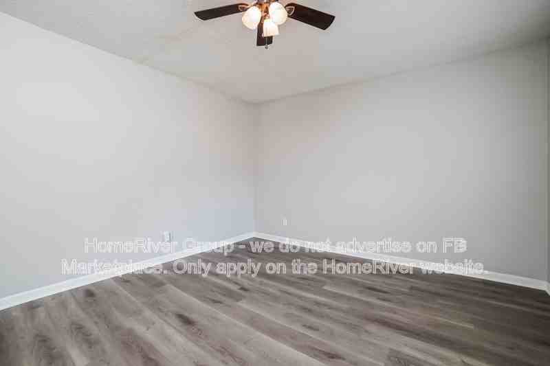 3175 Mayfair Dr - Photo 5 of 16