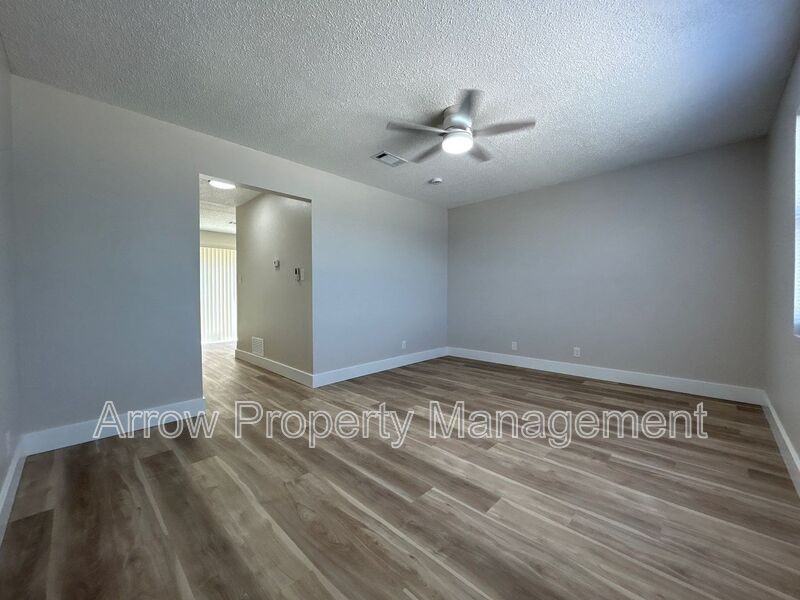 1216 S Jackson St - Photo 2 of 12