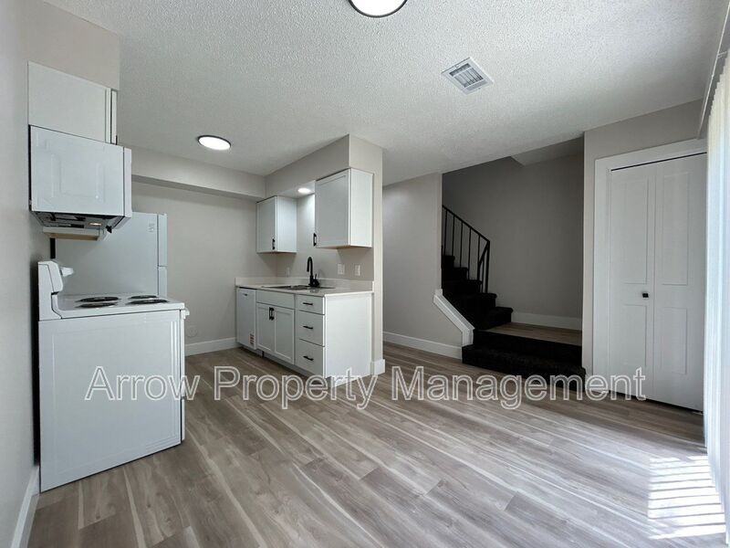 1216 S Jackson St - Photo 5 of 12