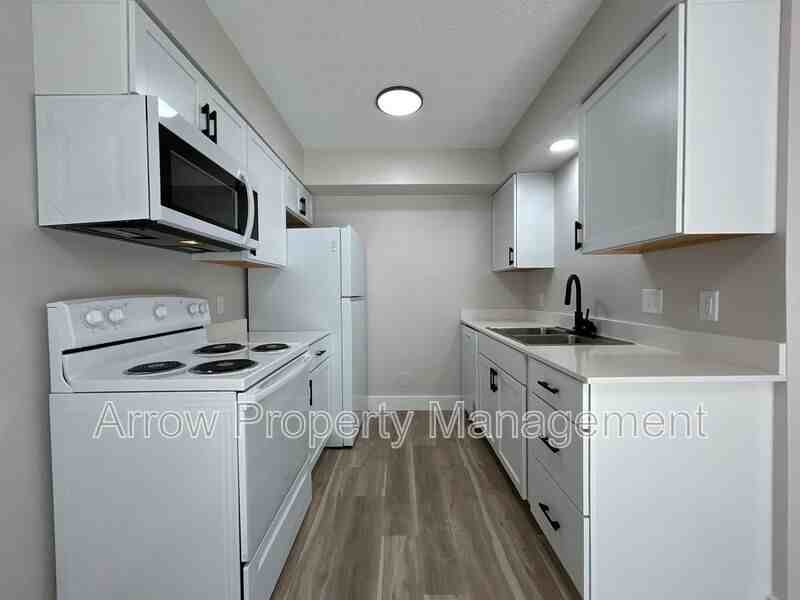 1216 S Jackson St - Photo 6 of 12