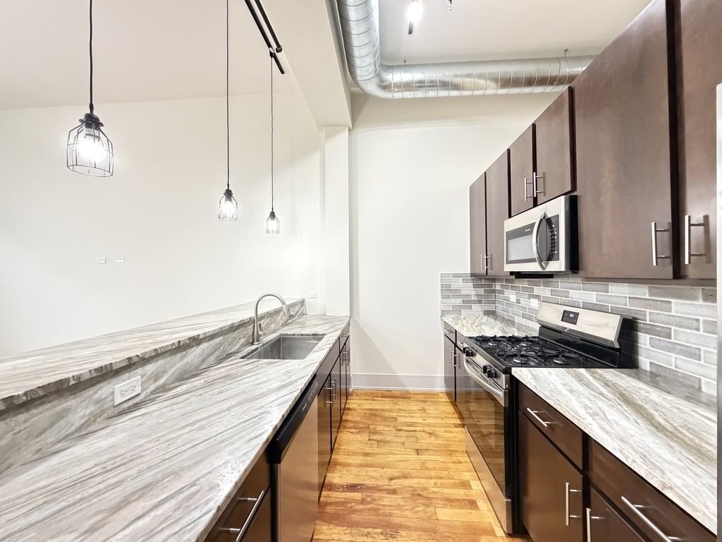 1432 W 21st St #124 - Photo 4 of 21