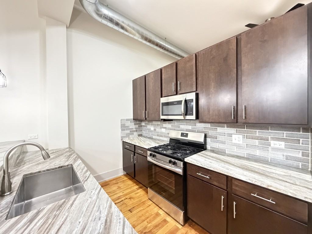 1432 W 21st St #124 - Photo 5 of 21