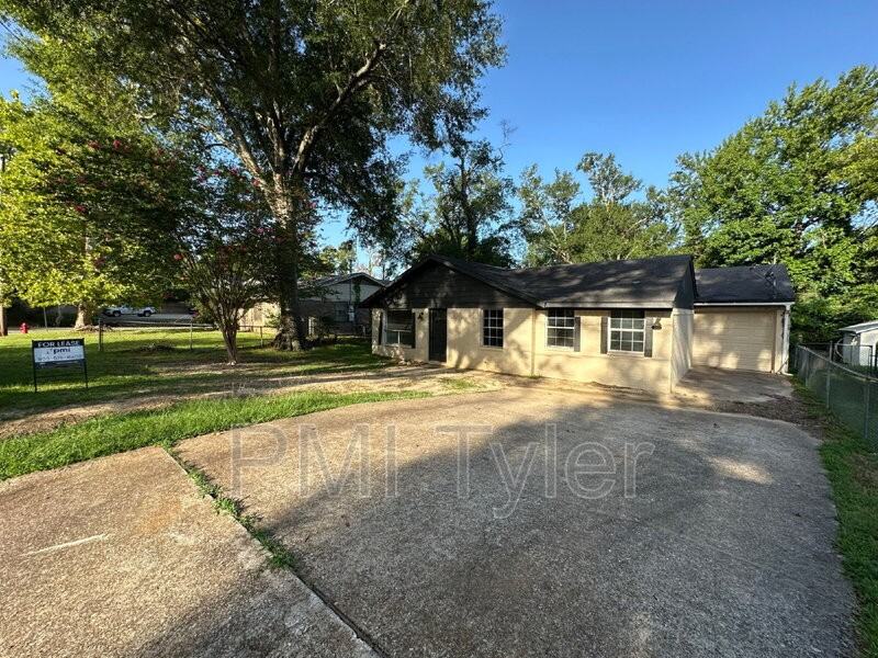 1538 N Hill Ave - Photo 2 of 14
