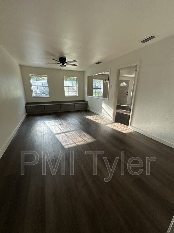1538 N Hill Ave - Photo 5 of 14
