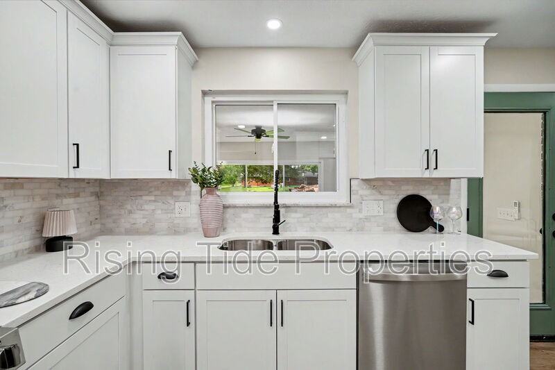 2569 Richmar Dr - Photo 3 of 34