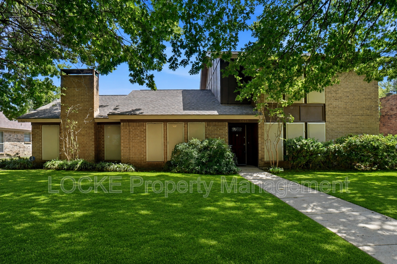 6430 Lago Vista Dr - Photo 2 of 15
