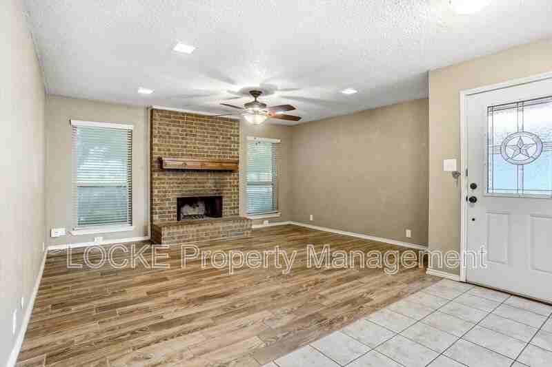 6430 Lago Vista Dr - Photo 3 of 15
