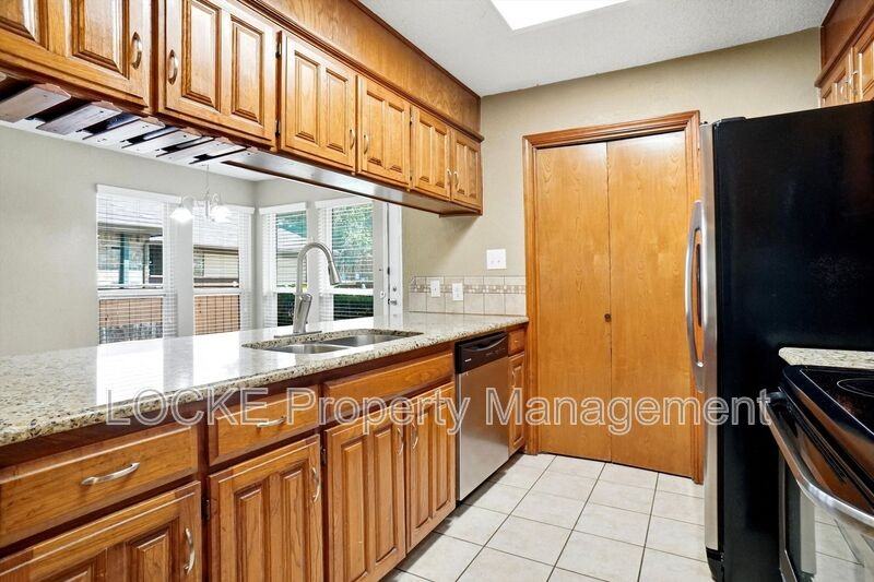6430 Lago Vista Dr - Photo 6 of 15