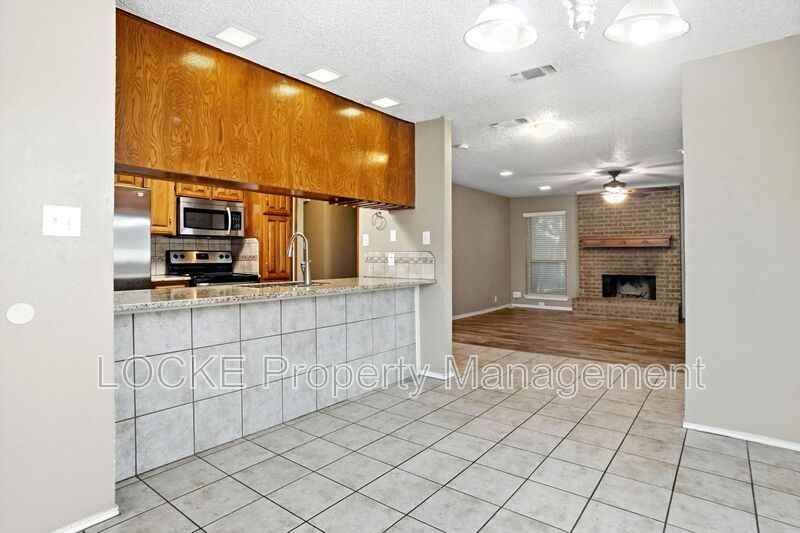6430 Lago Vista Dr - Photo 7 of 15