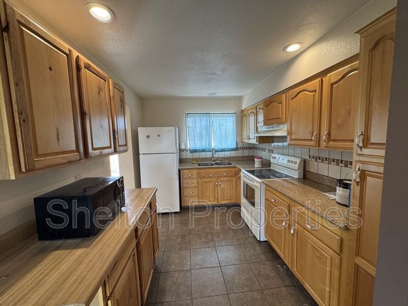 11005 W Alabama Ave - Photo 2 of 5
