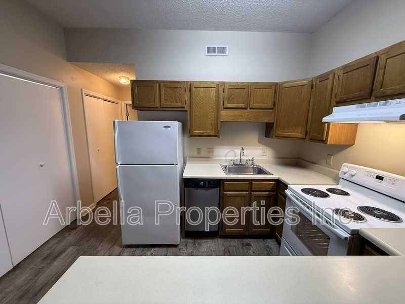 420 W Jackson Blvd #28 - Photo 7 of 14