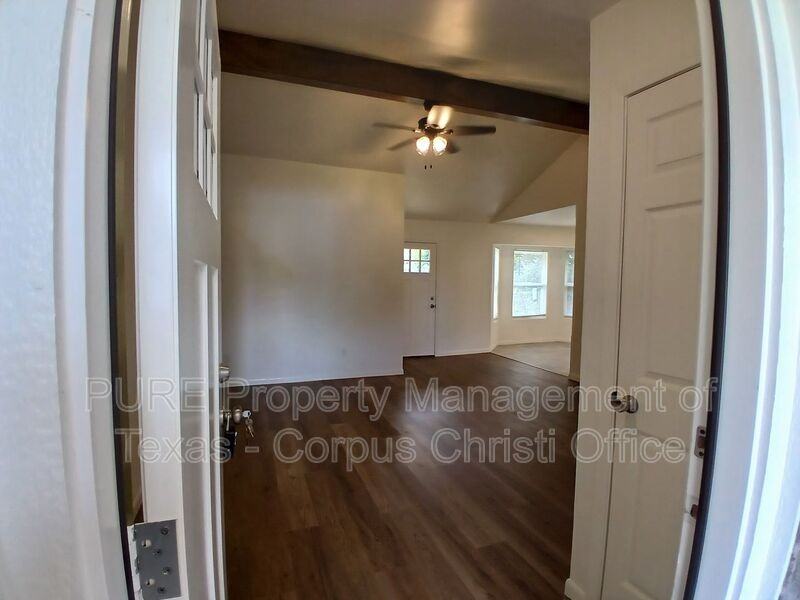 2725 Allencrest Dr - Photo 4 of 42