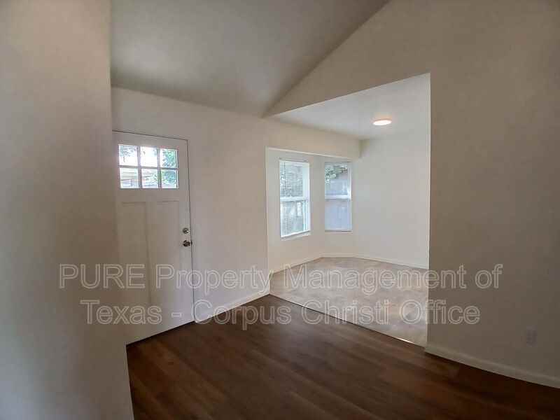 2725 Allencrest Dr - Photo 7 of 42