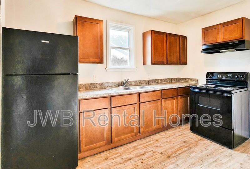 505 E 58th St - Photo 2 of 11