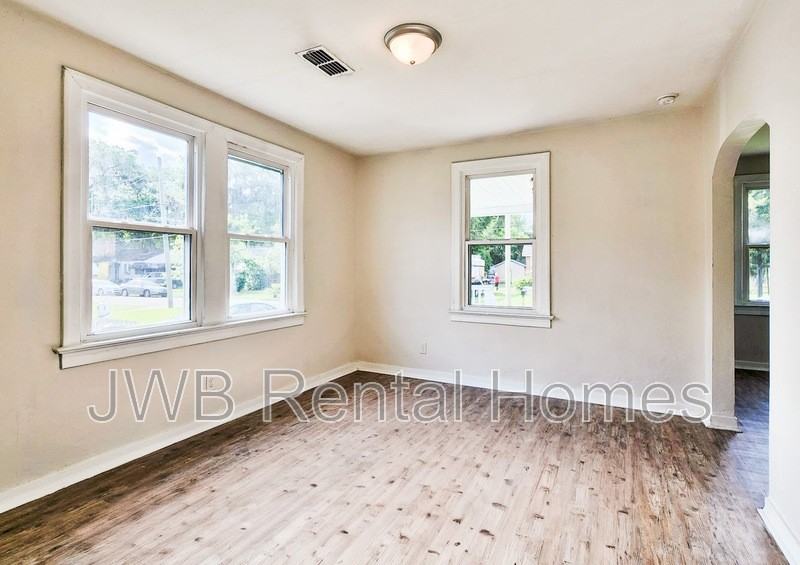 505 E 58th St - Photo 4 of 11