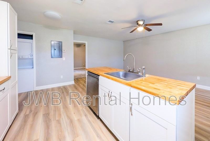 7819 Jasper Ave - Photo 2 of 12