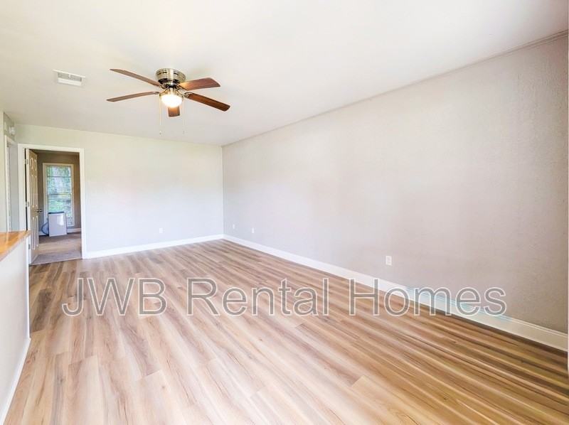 7819 Jasper Ave - Photo 6 of 12