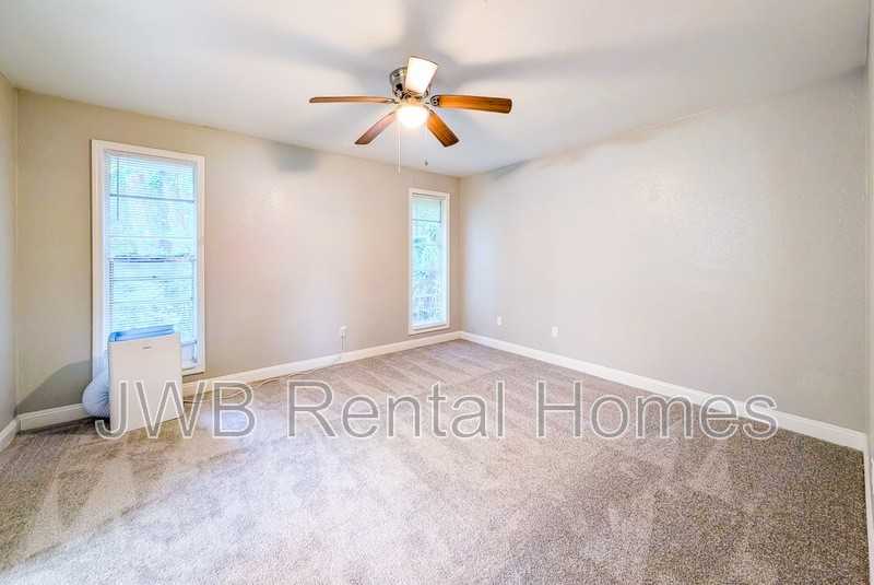 7819 Jasper Ave - Photo 7 of 12