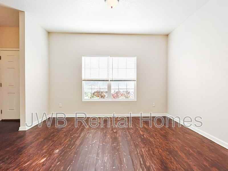 6254 Lamar Dr E - Photo 3 of 10