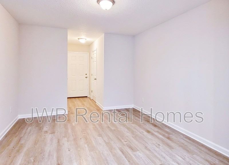 8105 Dandy Ave - Photo 4 of 11