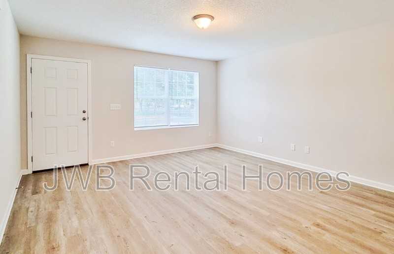 8105 Dandy Ave - Photo 6 of 11