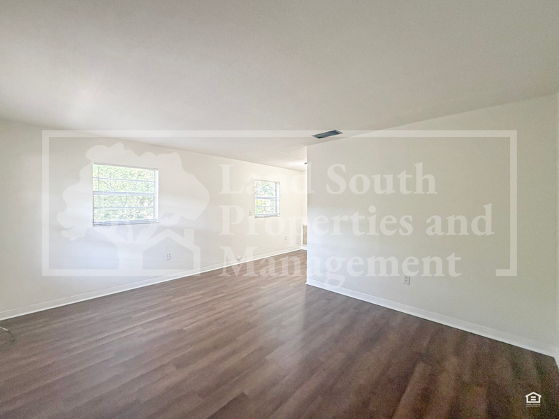 929 Lexington St - Photo 3 of 14