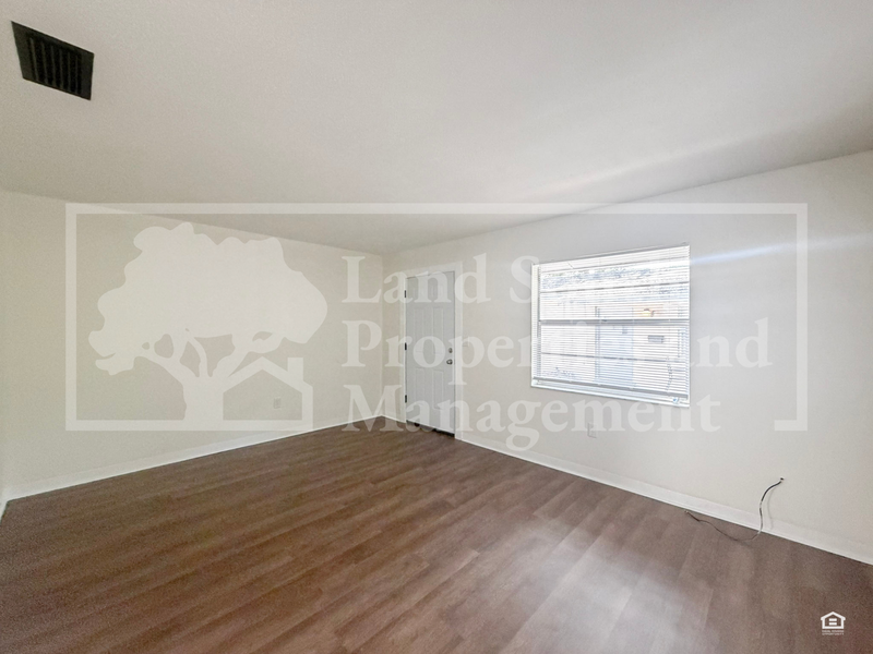 929 Lexington St - Photo 4 of 14