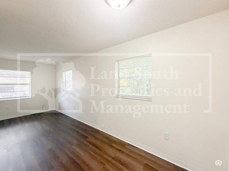 929 Lexington St - Photo 5 of 14