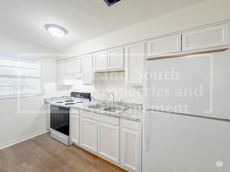 929 Lexington St - Photo 6 of 14