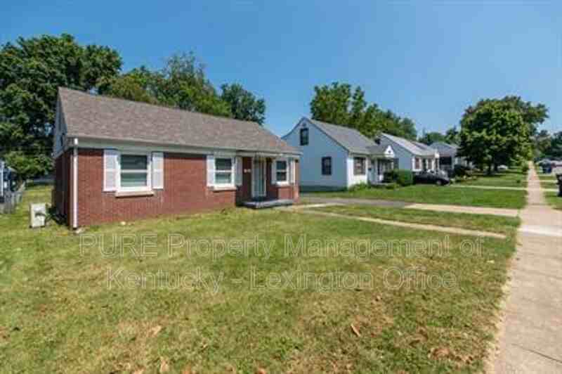 817 Marcellus Dr - Photo 2 of 31