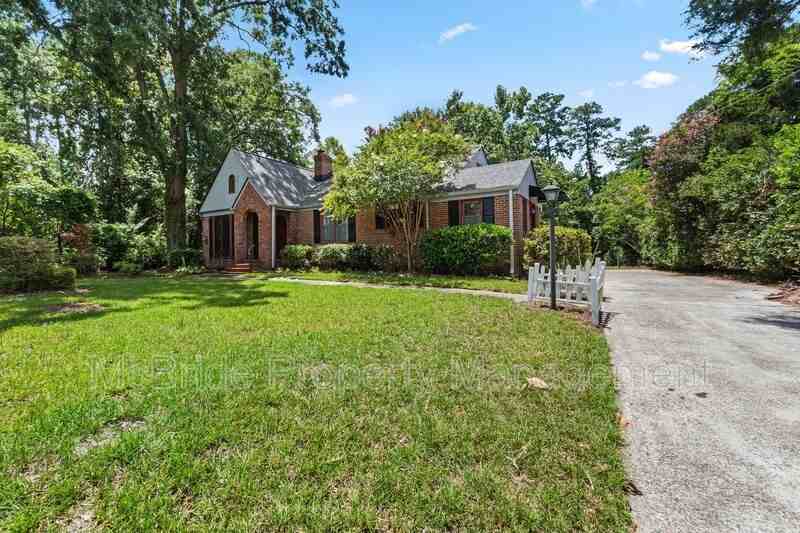 1835 Kissingbower Rd - Photo 3 of 27