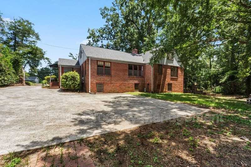 1835 Kissingbower Rd - Photo 6 of 27