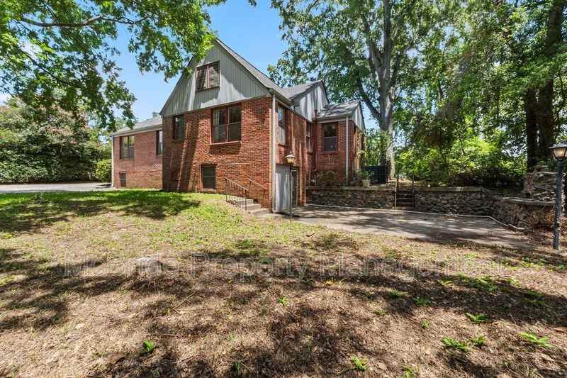 1835 Kissingbower Rd - Photo 7 of 27