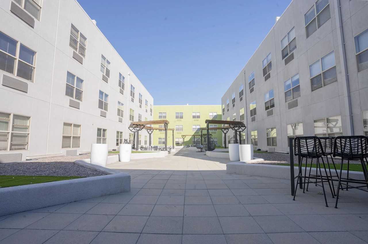 The Onyx at 695 - Photo 3 of 17
