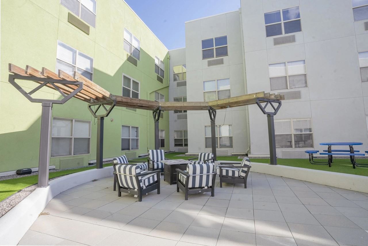 The Onyx at 695 - Photo 5 of 17