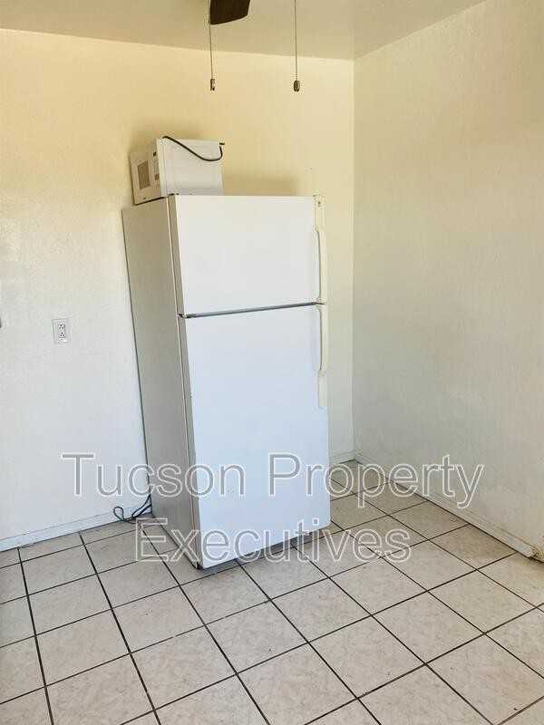208 W Ventura St - Photo 3 of 9