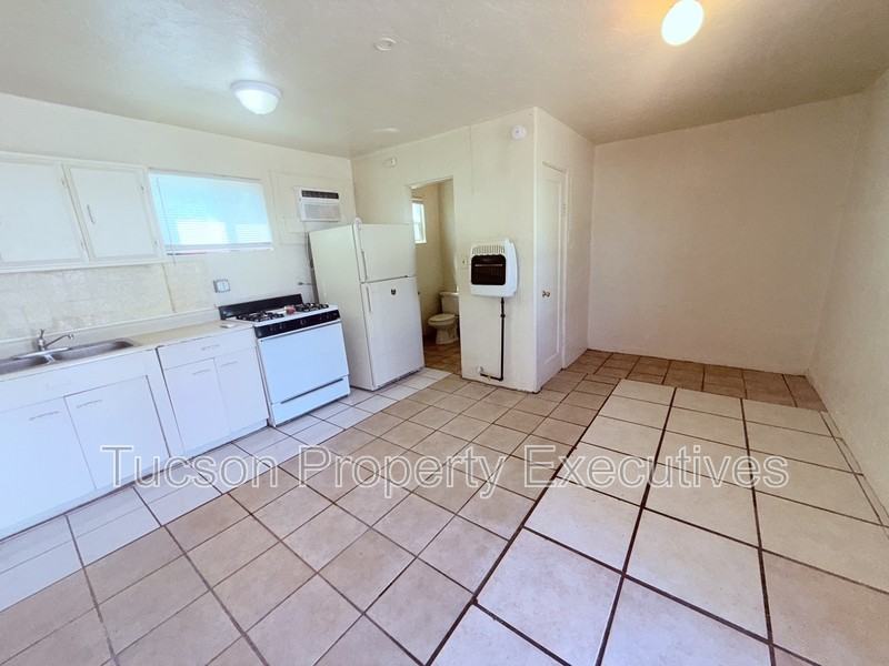 1435 E Benson Hwy - Photo 3 of 10