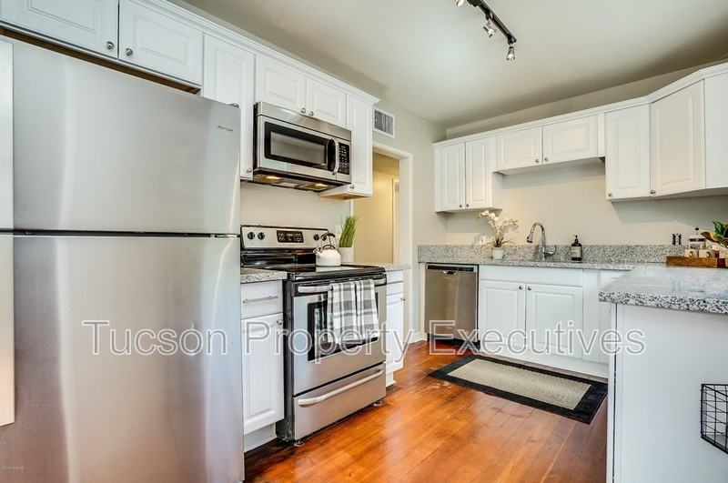 1040 E Linden St - Photo 2 of 21