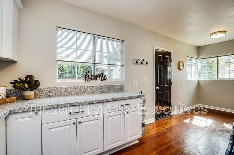 1040 E Linden St - Photo 4 of 21